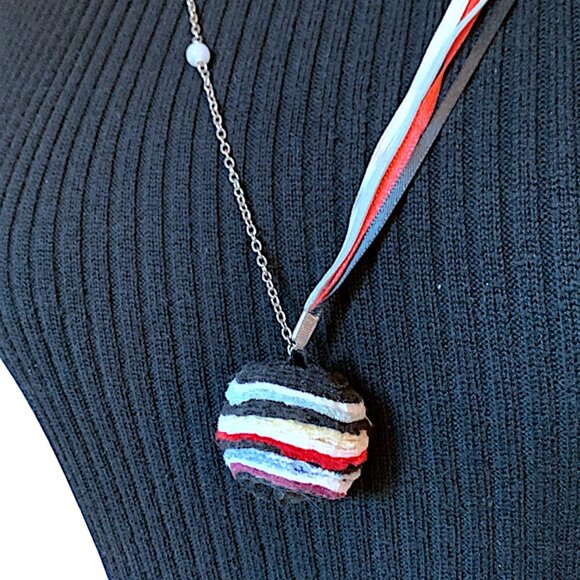 Handmade long necklace with fabric pompom ribbons and beads red blue white black - Picture 5 of 9